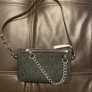 Beautiful bag brand new it’s like a dark copper almost black